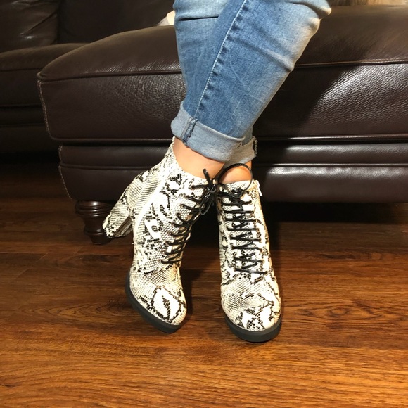 Faux leather snake print ankle boots - Picture 5 of 8